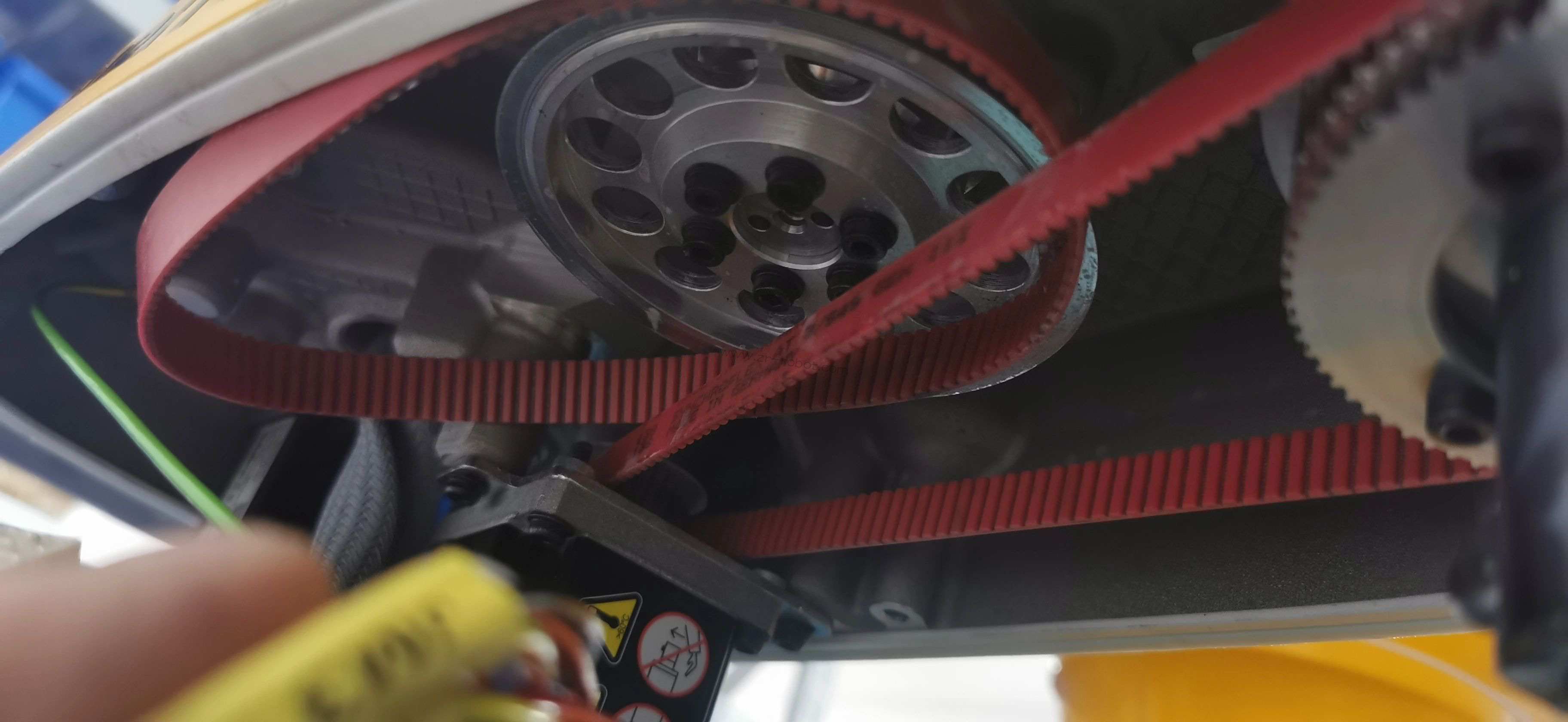 STAUBLIʷ�ձȶ�TX90��е��ά��������Ŀ