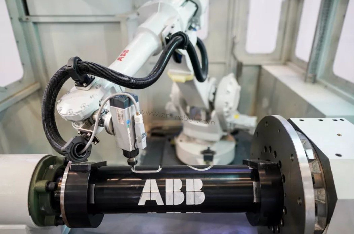 ABB机器人维修|推出新款控制器OmniCore™ E10