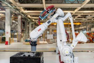 ά��ABB�����˸����Ե�����������