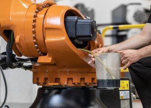 �⿨KUKA��е��ά����Щ��