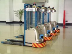 ���������ʽAGV��ע�ؿɿ��밲ȫ��