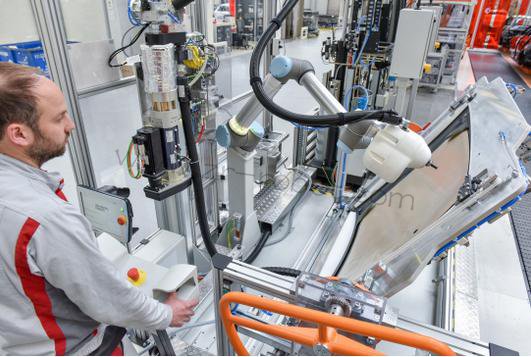 �µ��γ��˻�Э��ģʽ KLARAΪCFRP����Ϳװճ�ϼ�