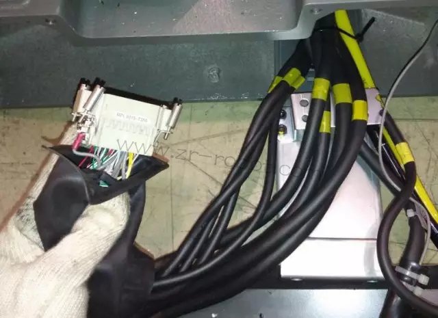 FANUC发那科机器人R-2000i系列机器人更换本体电缆全程详解二