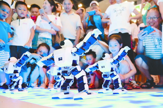 马化腾李彦宏马云同台谈智能产业 :不必担心被机器人抢饭碗