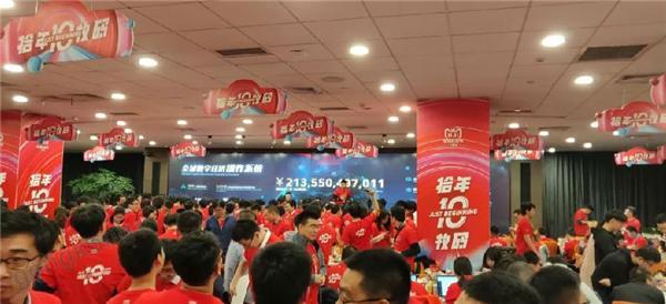 KUKA 助力阿里双十一,携手工博士打造智慧奶茶门店