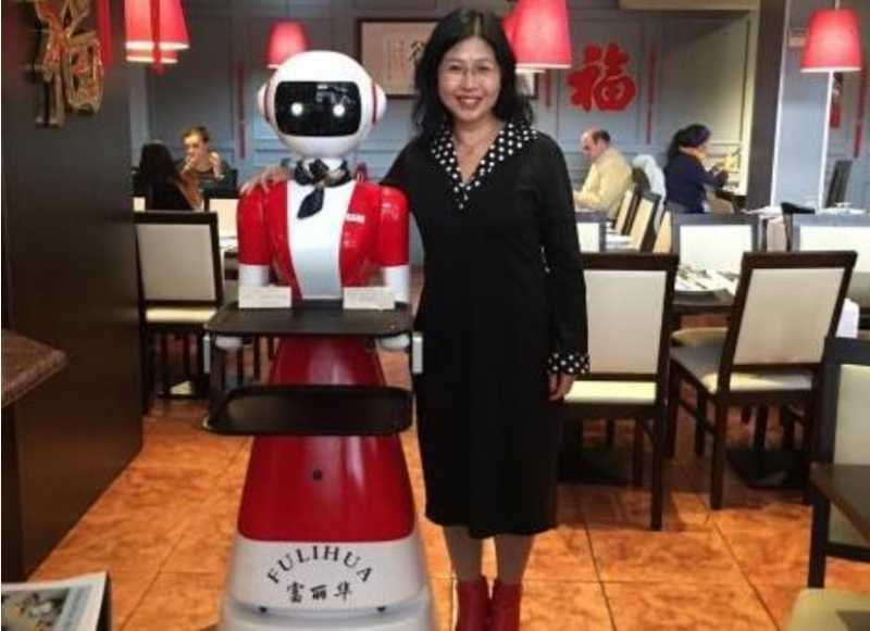 马德里中餐厅引进机器人服务员