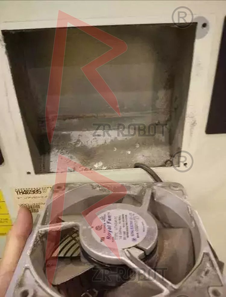 FANUC发那科机器人怎么进行控制柜元器件灰尘清理保养