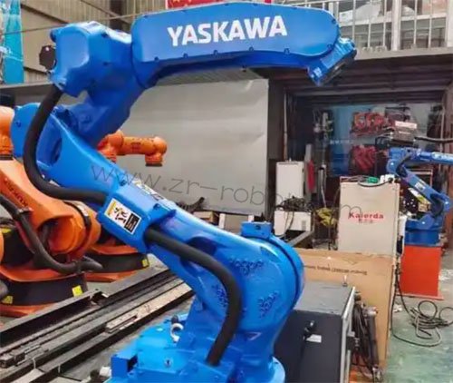 YASKAWA安川机器人平衡缸碰撞故障维修