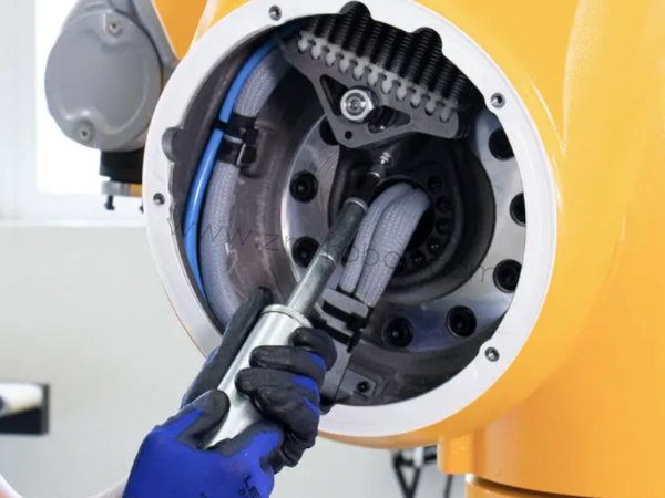 Staubliʷ�ձȶ������˼��ٻ�ת������ά��